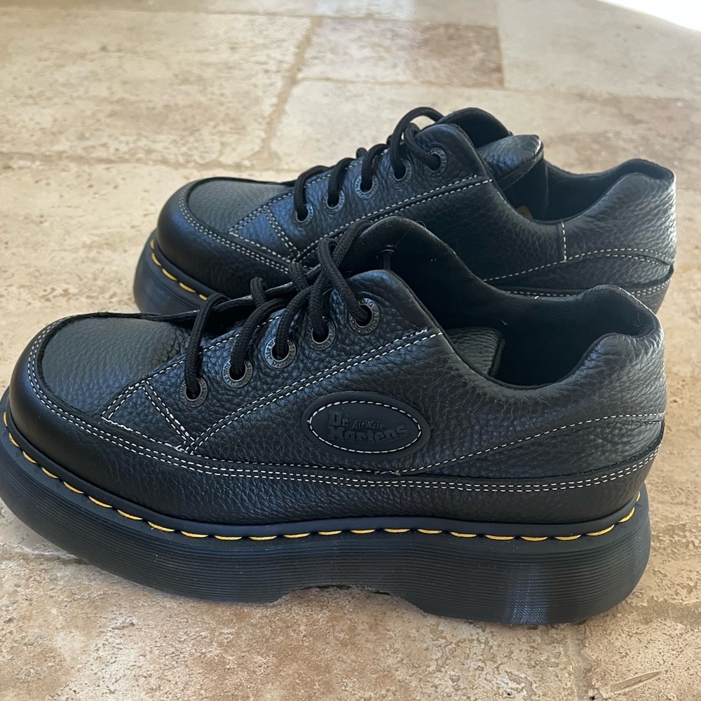 DR MARTENS BUZZ 5 EYE NAPPA MILLED LEATHER 8 WOMENS
1.5” PLATFORM